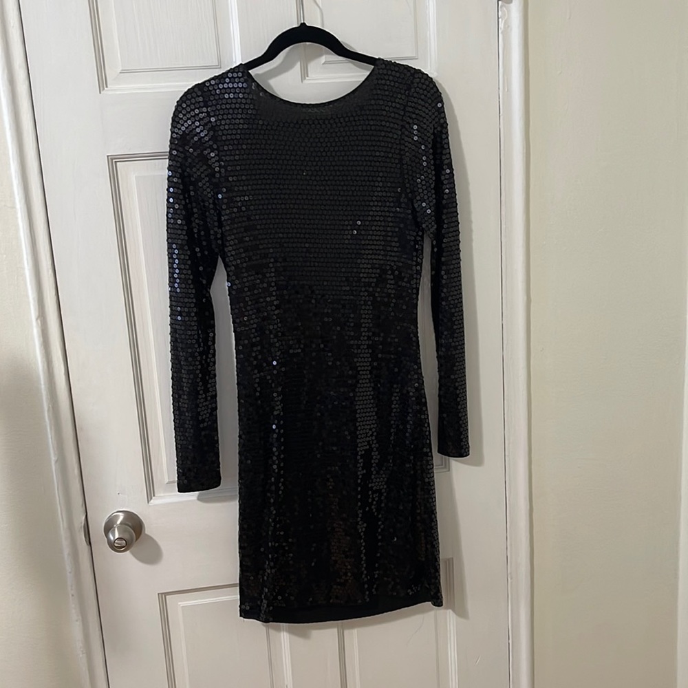 Super cute Michael Kors Dress Size small! It does run a little big